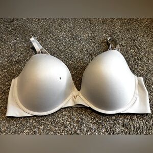 NWT Victoria Secret light gray push up bra size 42C